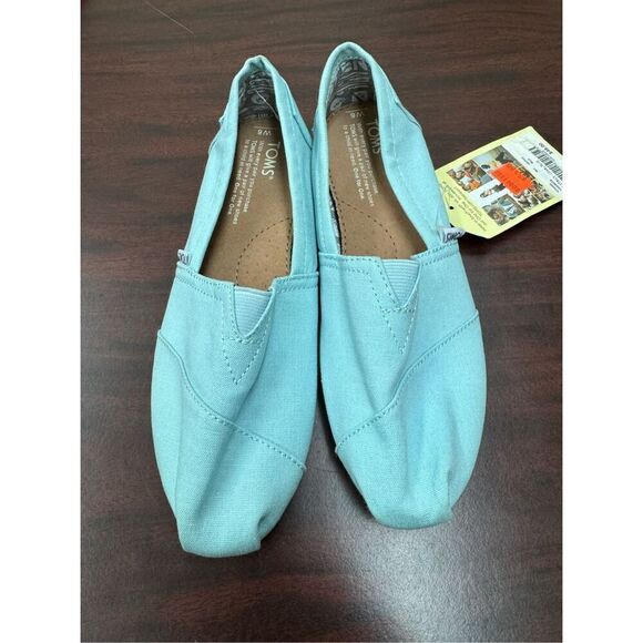 NWT Toms Classic Slip Ons in Canal Blue Size 6 - Picture 1 of 6